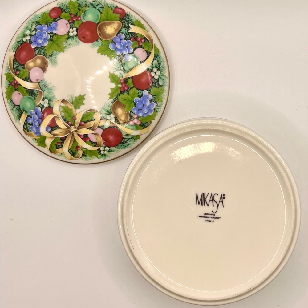 Beautiful Mikasa Vintage 1980’s Porcelain Christmas Bouquet Trinket Box - Picture 4 of 7